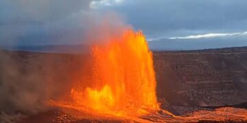 Ξέσπασε πάλι το ηφαίστειο Κιλαουέα της Χαβάης - «Συντριβάνια» λάβας ύψους 300 μέτρων!