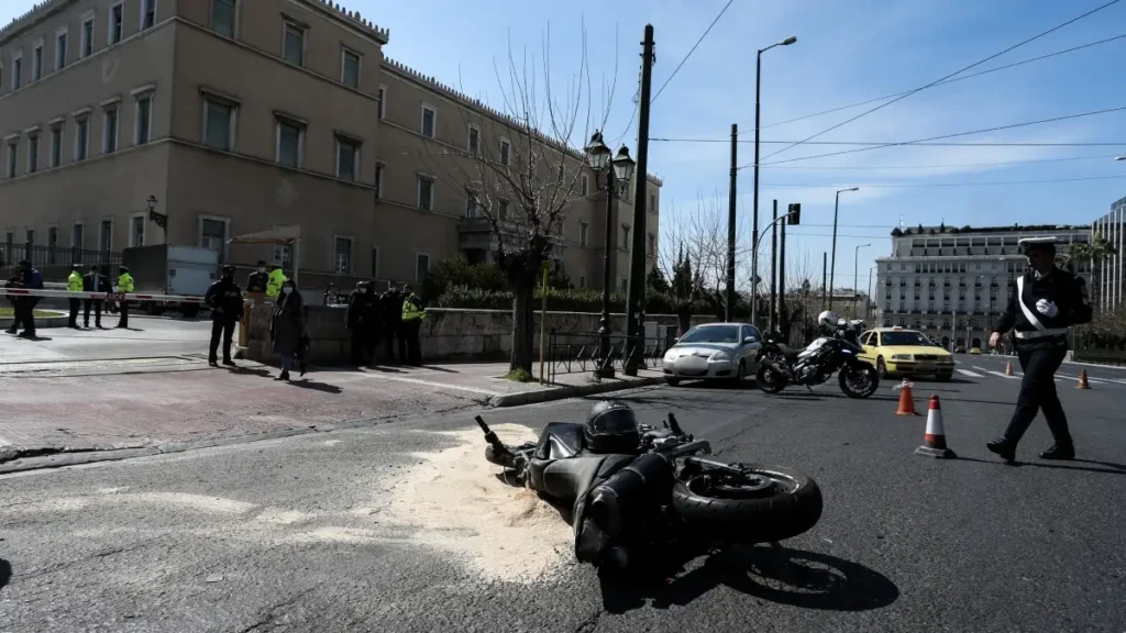 Ένοχος για ανθρωποκτονία από αμέλεια ο αστυνομικός της Ντόρας Μπακογιάννη για το θανατηφόρο τροχαίο έξω από τη Βουλή - Παραιτήθηκε της έφεσης