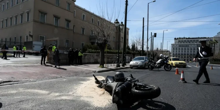 Ένοχος για ανθρωποκτονία από αμέλεια ο αστυνομικός της Ντόρας Μπακογιάννη για το θανατηφόρο τροχαίο έξω από τη Βουλή - Παραιτήθηκε της έφεσης