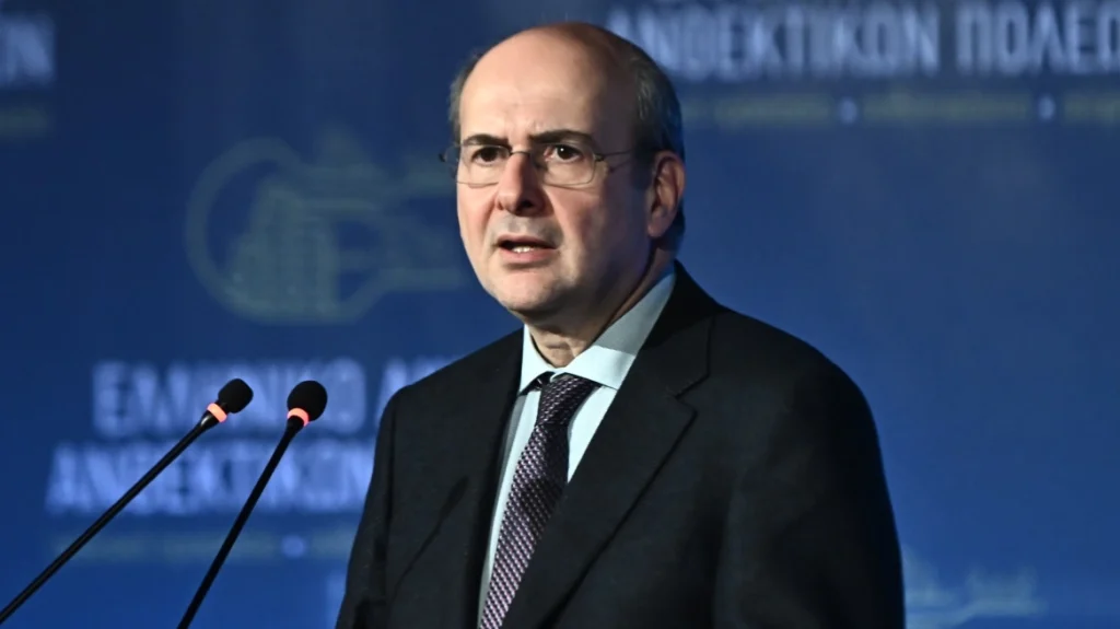 Χατζηδάκης: Η κυβέρνηση εξετάζει την υποκατάσταση του ΟΠΕΚΕΠΕ από την ΑΑΔΕ