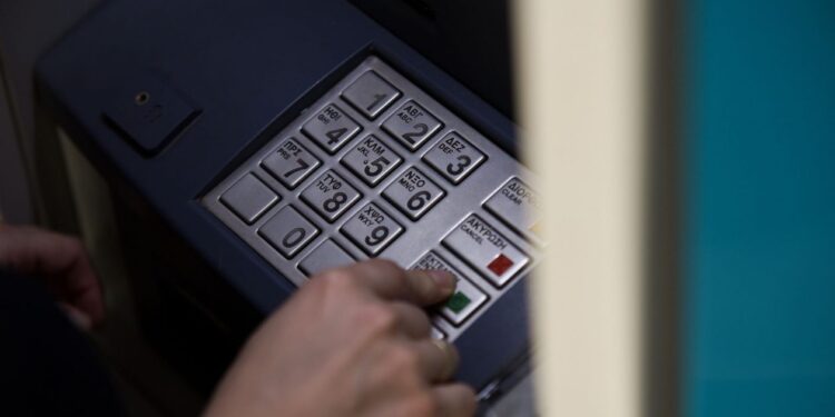 Πανικός στη Θεσσαλονίκη: 39χρονος απείλησε με όπλο άνδρα σε ATM στον Δενδροπόταμο