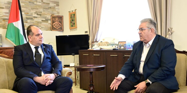 Συνάντηση Δ. Κουτσούμπα με τον Παλαιστίνιο πρέσβη Yussef Dorkhom: «Η ελληνική κυβέρνηση πρέπει να σταματήσει κάθε στρατιωτική συνεργασία με το Ισραήλ»