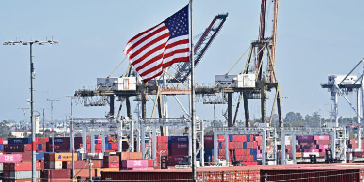 Υπουργός Οικονομικών του Χονγκ Κονγκ, Πολ Τσαν: Το δικαστικό μπλόκο στους δασμούς, ίσως «φέρει τον Ντόναλντ Τραμπ στη λογική»