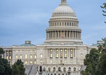 ΗΠΑ: Εκπρόσωπος του Τραμπ επιτίθεται κατά των δικαστών για το μπλόκο στους δασμούς