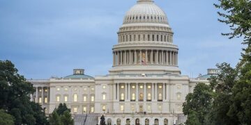 ΗΠΑ: Εκπρόσωπος του Τραμπ επιτίθεται κατά των δικαστών για το μπλόκο στους δασμούς