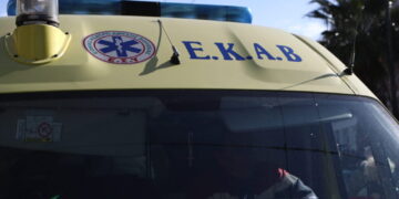 Θανατηφόρο τροχαίο στην Ανάβυσσο: Σκοτώθηκε 48χρονη συνεπιβάτης μηχανής μετά από σύγκρουση με δύο ΙΧ
