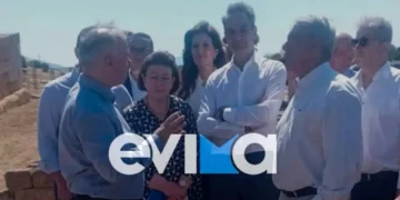 Ο Κυριάκος Μητσοτάκης στον αρχαιολογικό χώρο της Ερέτριας