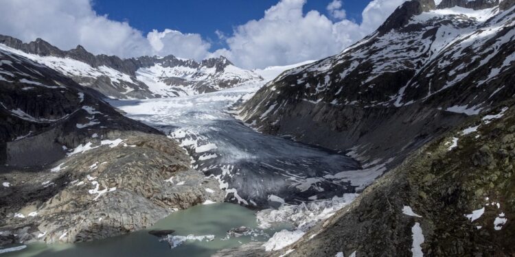 Αποκόλληση παγετώνα δημιούργησε τεχνητή λίμνη στις Ελβετικές Άλπεις - Κίνδυνος πλημμύρας