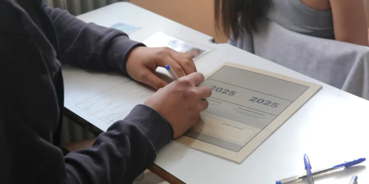 Πανελλαδικές 2025: Τα θέματα στη Νεοελληνική Γλώσσα