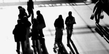 ΕΛΣΤΑΤ: Πτώση ρεκόρ της ανεργίας – Στο 8,3% τον Απρίλιο, 391.263 οι άνεργοι