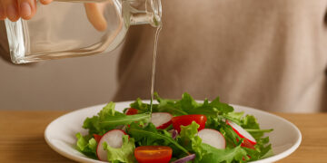 Το λευκό ξύδι: φυσικός σύμμαχος στην κουζίνα και την υγεία