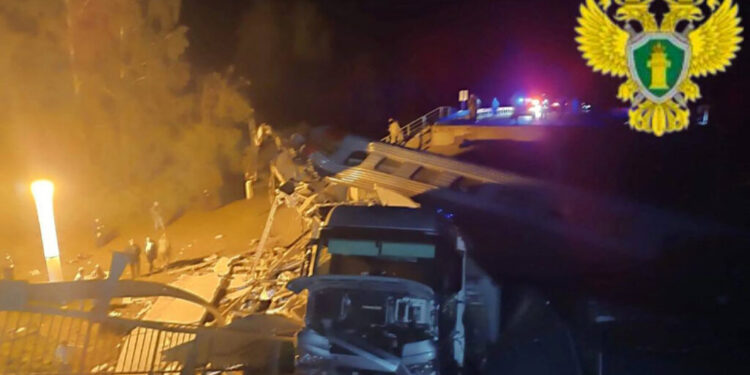 Ρωσία: Κατάρρευση γέφυρας με εκτροχιασμό τρένου – Τουλάχιστον επτά νεκροί - Υπόνοιες και έρευνα για Ουκρανική δολιοφθορά