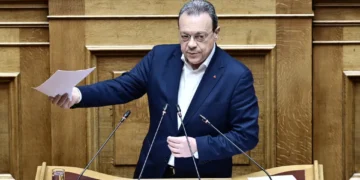 Ο ΣΥΡΙΖΑ κατέθεσε την πρότασή του για τα Τέμπη: Μητσοτάκης, Καραμανλης, Σπίρτζης και 3 υφυπουργοί