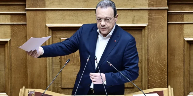 Ο ΣΥΡΙΖΑ κατέθεσε την πρότασή του για τα Τέμπη: Μητσοτάκης, Καραμανλης, Σπίρτζης και 3 υφυπουργοί