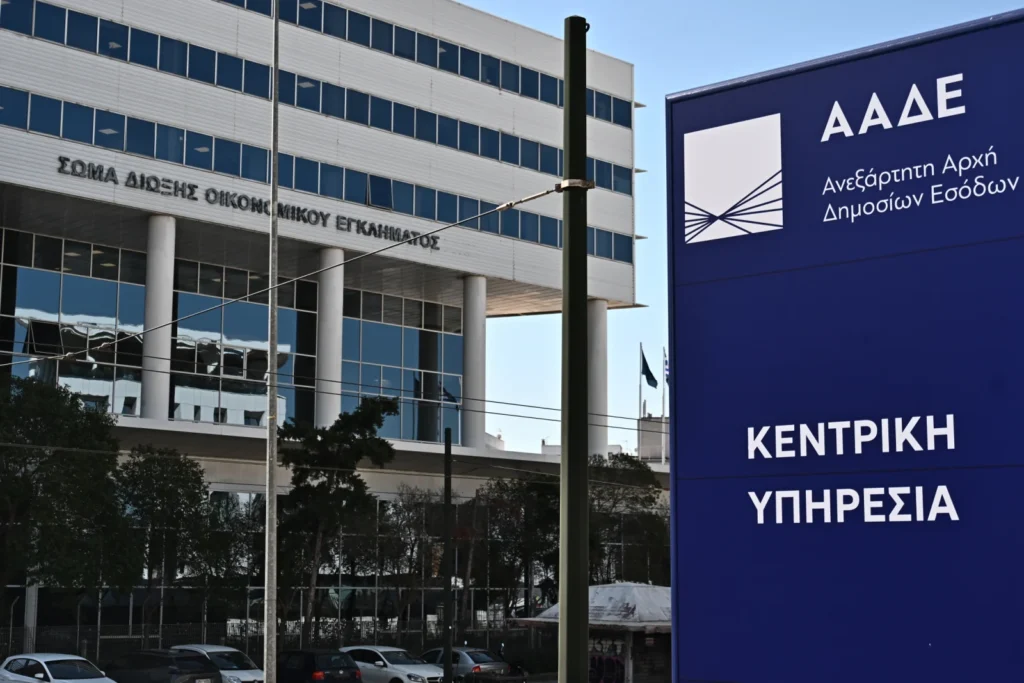 Η κυβέρνηση εξετάζει πρόταση για φορολόγηση των ελεύθερων επαγγελματιών στο 80%-90% του κατώτατου μισθού