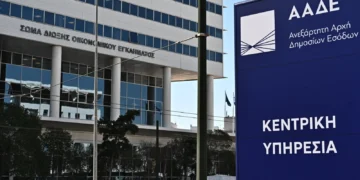 Η κυβέρνηση εξετάζει πρόταση για φορολόγηση των ελεύθερων επαγγελματιών στο 80%-90% του κατώτατου μισθού