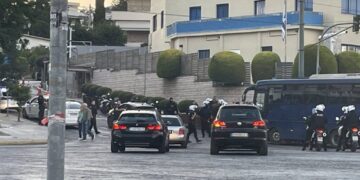 57 προσαγωγές σε συγκέντρωση μελών του Ρουβίκωνα έξω από την πρεσβεία του Ισραήλ