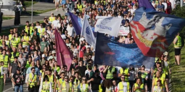 Σερβία: Κινητοποιήσεις και μαζικές διαδηλώσεις με αίτημα τις πρόωρες εκλογές