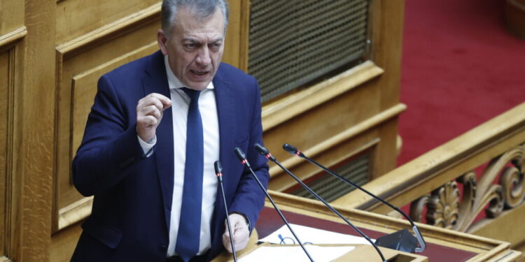 Πρωτάθλημα μπάσκετ: Αρνούνται την πρόσκληση Βρούτση να προσέλθουν σε συνάντηση οι ιδιοκτήτες των ΚΑΕ Παναθηναϊκός και Ολυμπιακός