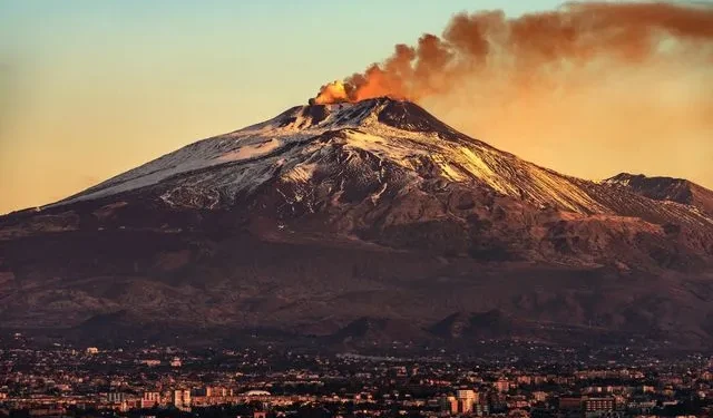 Ιταλία: Νέα έκρηξη του ηφαιστείου στην Αίτνα – Τουρίστες έτρεχαν πανικόβλητοι
