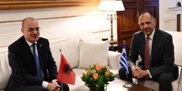 Ο Γ. Γεραπετρίτης συναντήθηκε με τον Αλβανό ΥΠΕΞ Igli Hasani για τις διμερείς σχέσεις