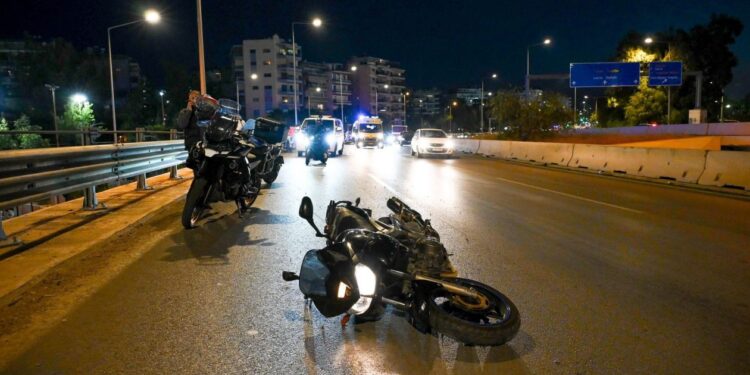 Θανατηφόρο τροχαίο στην Ποσειδώνος - Νεκροί οι δύο αναβάτες μηχανής