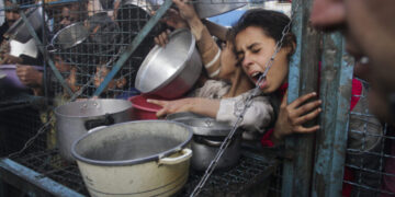 Η Οργάνωση Ανθρωπιστικής Βοήθειας της Γάζας (GHF) ανακοίνωσε ότι αναστέλλει τη διανομή ανθρωπιστικής βοήθειας στη Γάζα για λόγους ασφαλείας