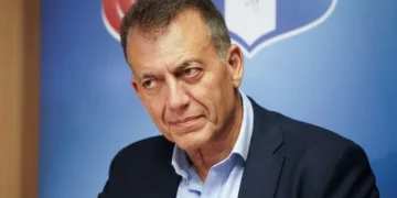 Υποχώρηση Βρούτση: Χωριστά ραντεβού με τους ιδιοκτήτες των ΚΑΕ