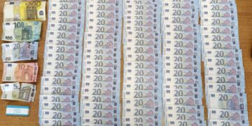 Συνελήφθη στην Χίο 18χρονος που διακινούσε πλαστά χαρτονομίσματα