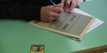 Ηράκλειο: Μηδενίστηκε στις πανελλήνιες εξετάσεις το γραπτό μαθήτριας που μπήκε με ακουστικά