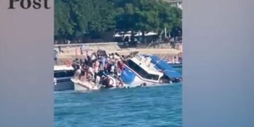Συγκλονιστικές στιγμές αγωνίας στο Μπαλί: Πανικός όταν βυθίζεται σκάφος γεμάτο τουρίστες