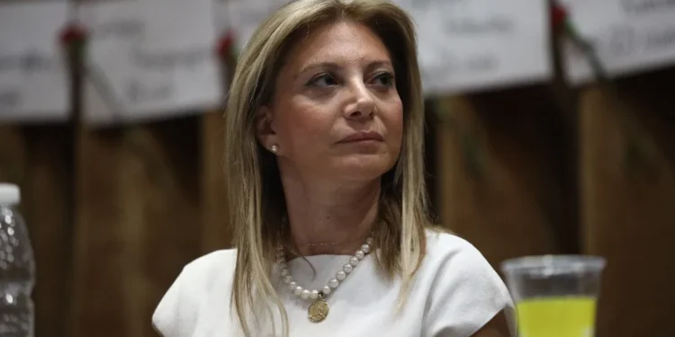 Μαρία Καρυστιανού κατά Ανδρέα Λοβέρδου για την κατηγορία της εσχάτης προδοσίας