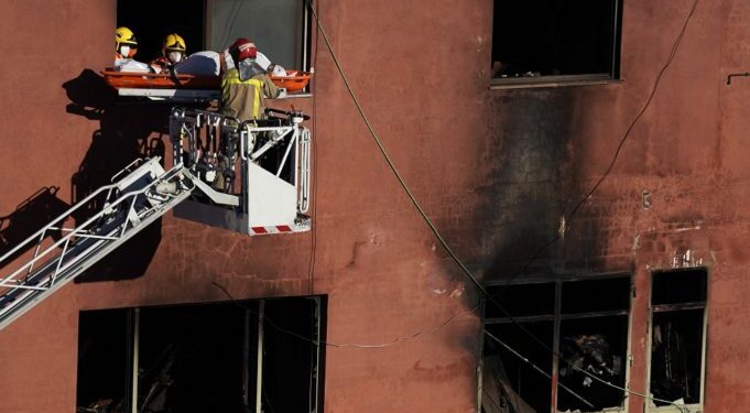 Ισπανία: ‘Ενας νεκρός και 19 τραυματίες από πυρκαγιά σε οίκο ευγηρίας στη Σαραγόσα