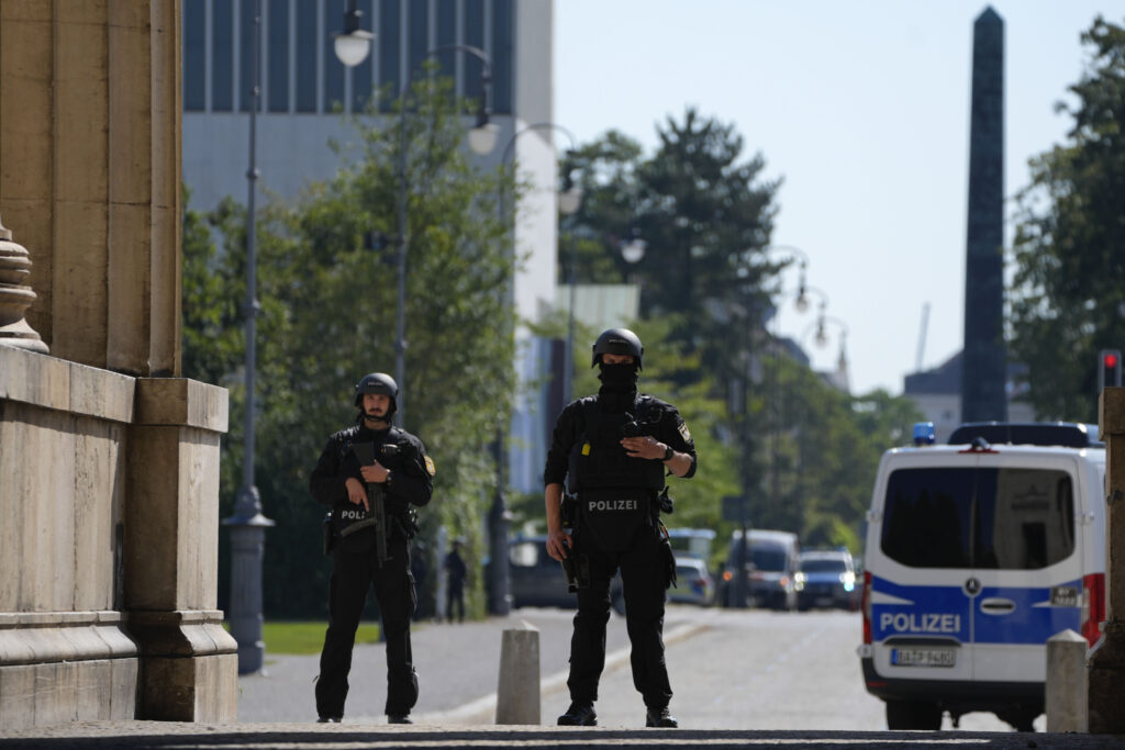 Γερμανία: Επίθεση 30χρονης με μαχαίρι στο Μόναχο - Τραυμάτισε τουλάχιστον δύο άτομα– Νεκρή η δράστης από πυρά της αστυνομίας