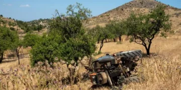 Σοβαρό ατύχημα στο Αιτωλικό: 11χρονος τραυματίστηκε από τρακτέρ που οδηγούσε ο πατέρας του