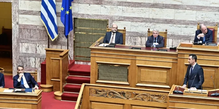 Ανάρτηση Αλ. Χαρίτση με βολές κατά Μητσοτάκη: "Για την ανομία των επιχειρηματιών θα κάνετε τίποτα;"