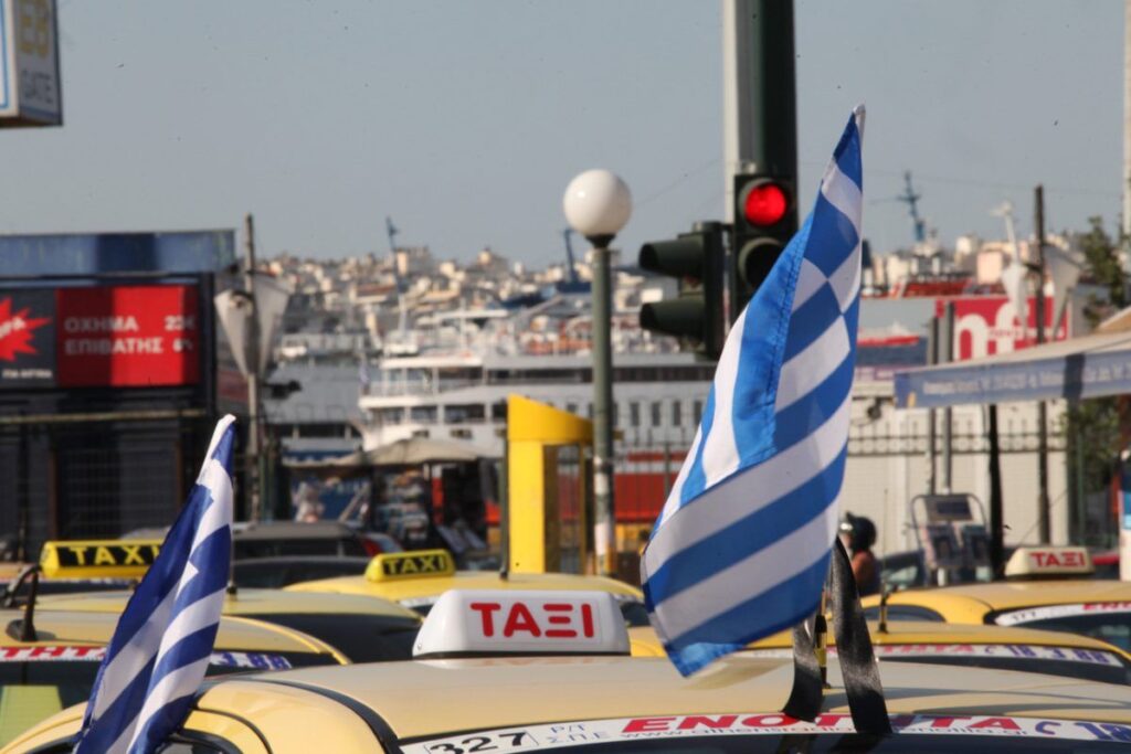Συνελήφθη στον Πειραιά οδηγός ταξί που εξαπατούσε πελάτες και τους χρέωνε με τετραπλάσιο κόμιστρο