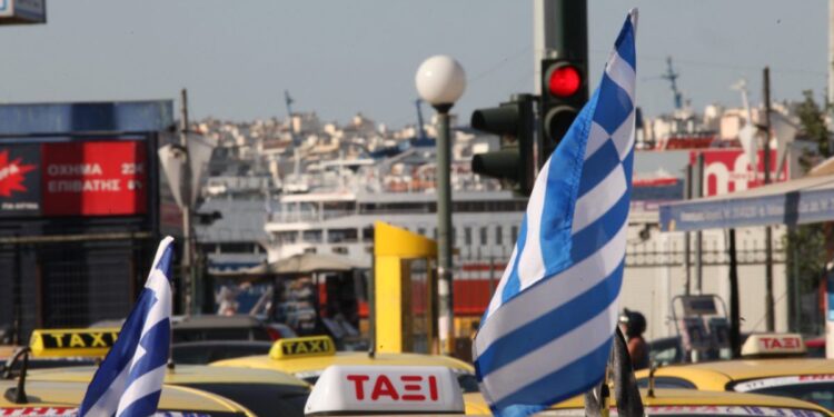 Συνελήφθη στον Πειραιά οδηγός ταξί που εξαπατούσε πελάτες και τους χρέωνε με τετραπλάσιο κόμιστρο