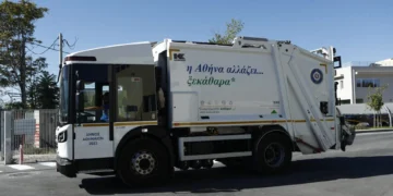 Κυψέλη: Βγήκαν από το ΙΧ και επιτέθηκαν με γροθιές και κλωτσιές σε υπάλληλο καθαριότητας του δήμου