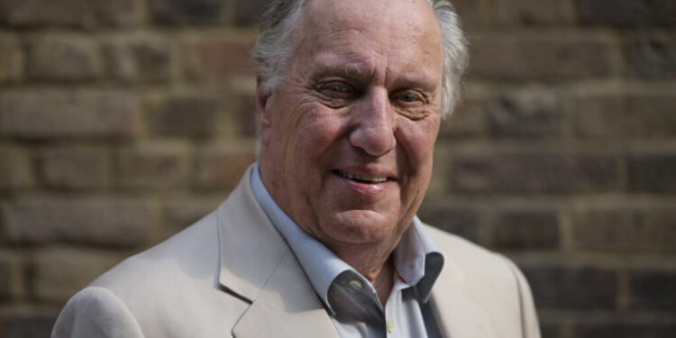 Πέθανε ο Βρετανός συγγραφέας έργων θρίλερ Φρέντερικ Φόρσαϊθ σε ηλικία 86 ετών