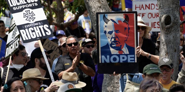 Κλιμακώνεται η ένταση στις ΗΠΑ - Πεζοναύτες αναπτύσσονται στο Λος Αντζελες