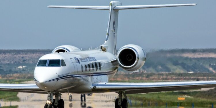 Σκιάθος: Γερμανίδα τουρίστρια τραυματίστηκε από το ωστικό κύμα τουρμπίνας αεροσκάφους στο αεροδρόμιο