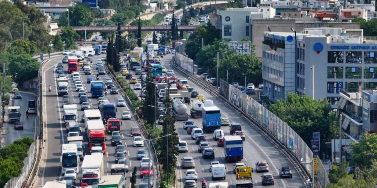 Νέος Κ.Ο.Κ.: Αυστηρότερες ποινές και πρόστιμα για αλκοόλ, κινητό, υπερβολική ταχύτητα και κράνος