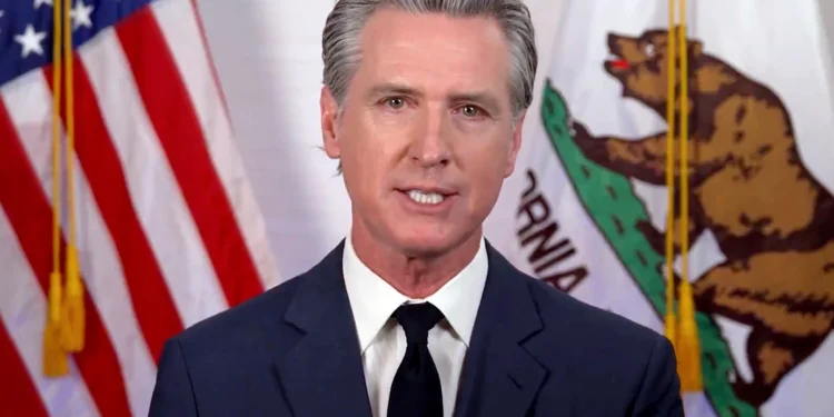 Δραματικές δηλώσεις του κυβερνήτη της Καλιφόρνια Γκάβιν Νιούσομ για τον Τραμπ: «Επέλεξε και πάλι την κλιμάκωση, επέλεξε περισσότερη βία - Η Δημοκρατία δέχεται επίθεση»