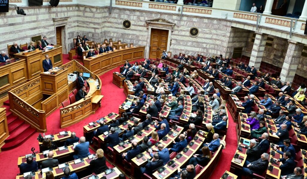 Βουλή: Διαφωνίες για το όριο διαμόρφωσης πλειοψηφίας μετά την απόφαση για την έκπτωση από το βουλευτικό αξίωμα των τριών Σπαρτιατών