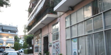Η Αστυνομία συνέλαβε λάθος άνθρωπο για τον ξυλοδαρμό της 46χρονης γυναίκας οδηγού στην Πετρούπολη