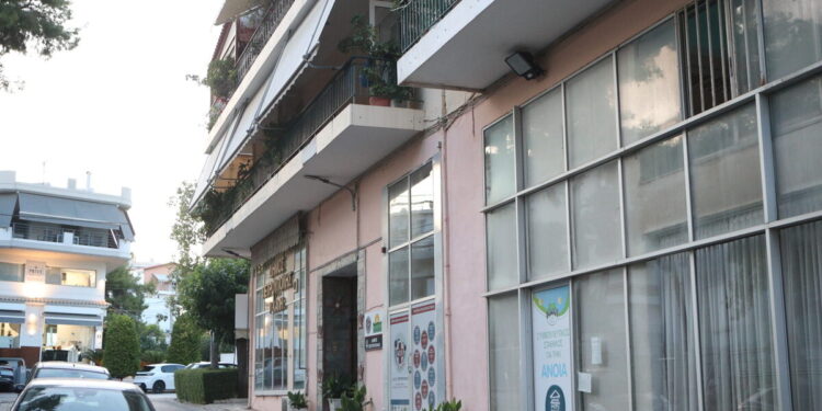 Η Αστυνομία συνέλαβε λάθος άνθρωπο για τον ξυλοδαρμό της 46χρονης γυναίκας οδηγού στην Πετρούπολη