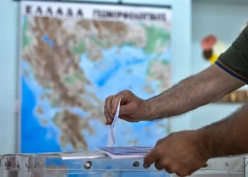 Δημοσκόπηση Interview: Προηγείται η ΝΔ-Δεύτερο το ΠΑΣΟΚ- Τι ποσοστά θα έπαιρνε ένα κόμμα του Αλέξη Τσίπρα ή του Αντώνη Σαμαρά