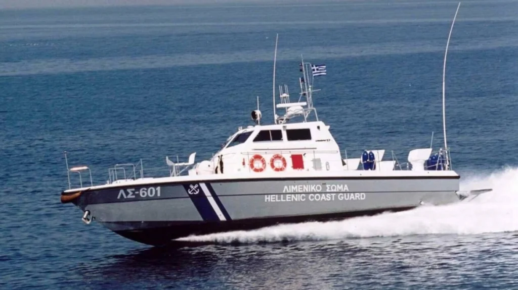 Πόρτο Χέλι: Φωτιά σε θαλαμηγό με 14 επιβαίνοντες στον όρμο Χηνίτσας 