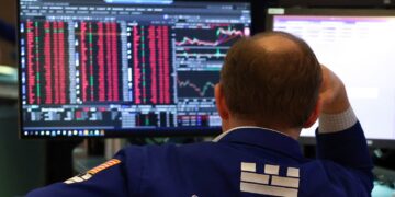 Αύξηση στην τιμή του πετρελαίου κατά 12% μετά την ισραηλινή επίθεση στο Ιράν